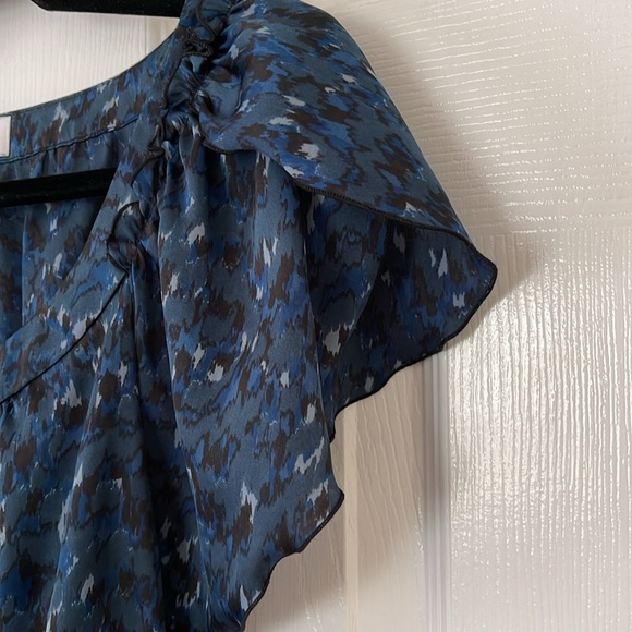 Ann Taylor Loft. Size L Navy blue blouse. Like new! Excellent condition! - Picture 6 of 10